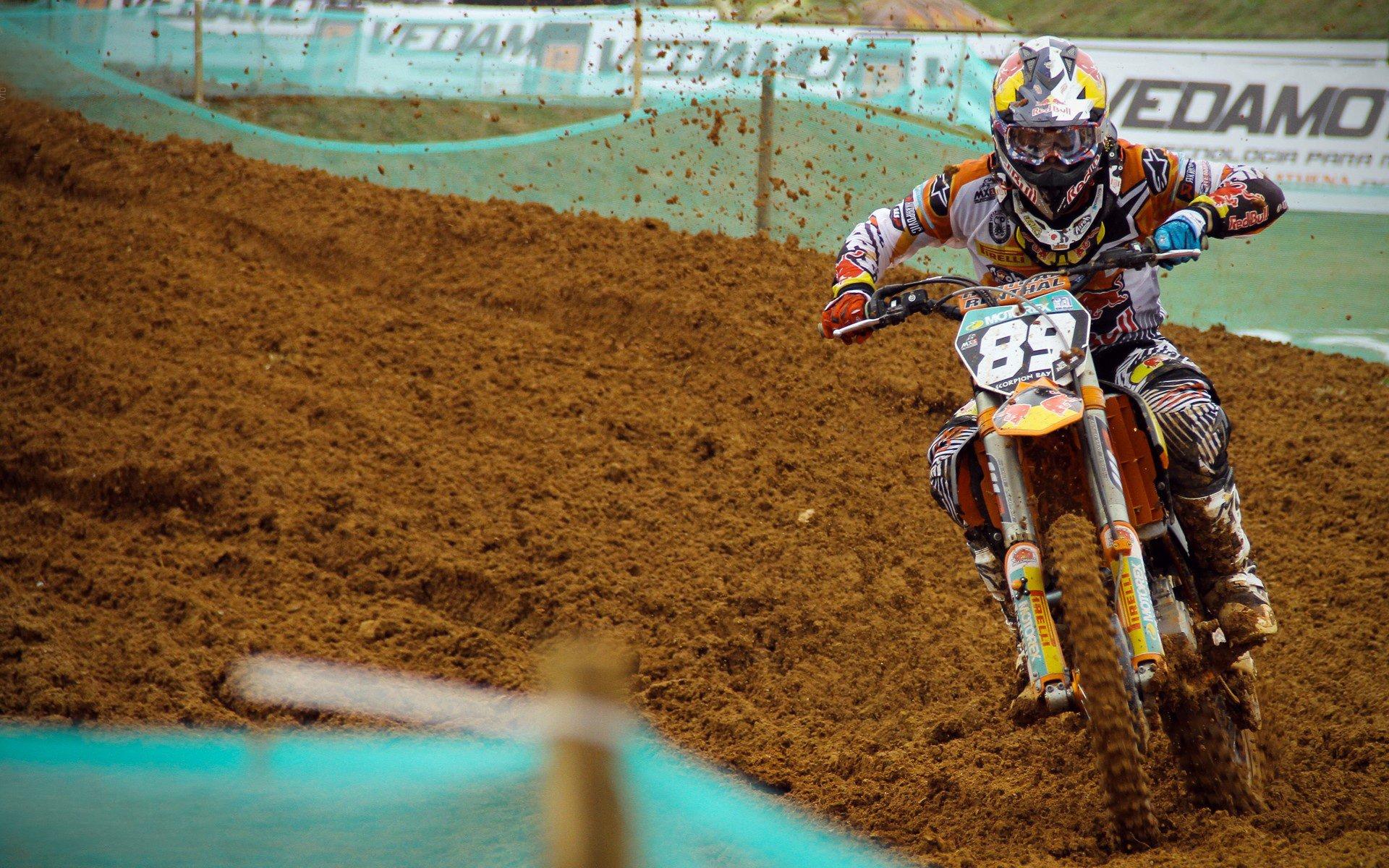 姆伯莫居中协调，曼联与喀麦隆足协就球员归队时间展开建设性对话